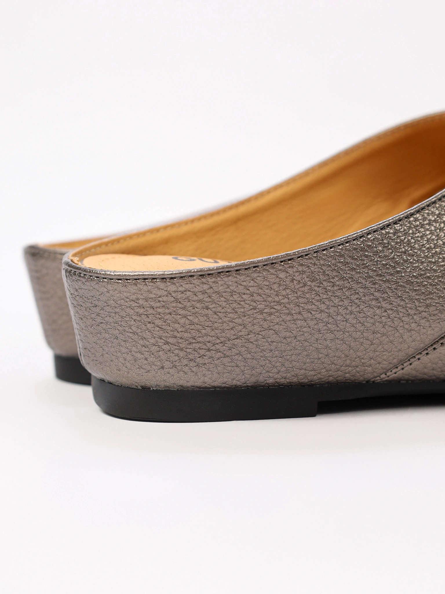 Сабо цвета серебра на венском каблуке